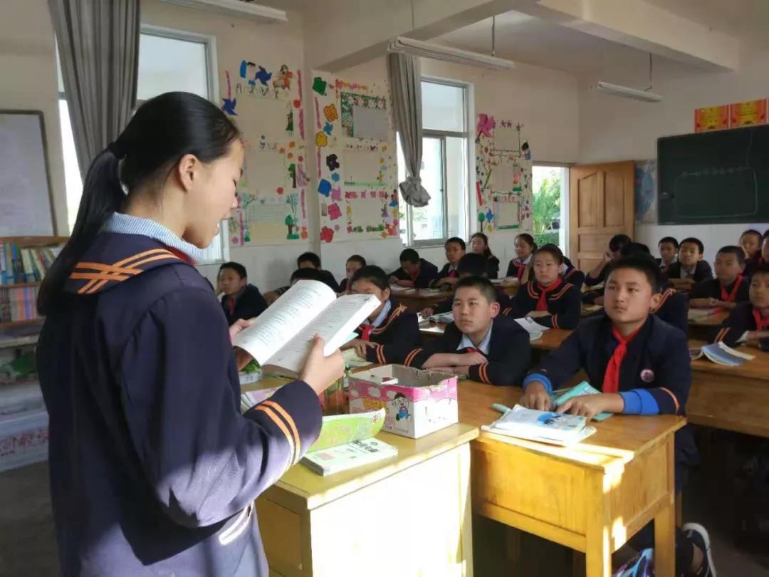 弥渡县寅街镇大庄完小学生朗读